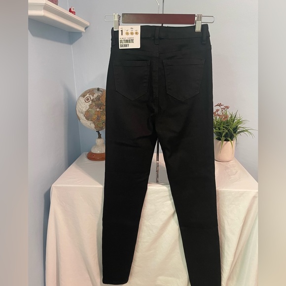 NWT Almost Famous Ultimate Skinny Jeans - Size 1 (will fit sizes 4, 6& 8) - Picture 9 of 9